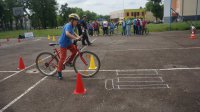 Uczeń zdaje egzamin na kartę rowerową