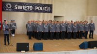 Policjanci nominowani stoją w szeregach