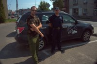 Wspólny patrol - policjant i przedstawiciel straży leśnej