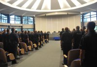 Policjanci podczas spotkania z organizatorami w rotundzie