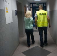 Zatrzymana doprowadzana przez policje