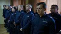 Policjanci biorący udział w uroczystej zbiórce