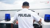 policjant patroluje zbiornik wodny