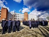 Policjanci na placu apelowym