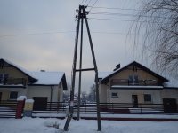 Uszkodzony słup energetyczny