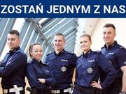 Policjantki i policjanci pozują do zdjęcia