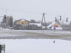 Ośnieżone skrzyżowanie dróg