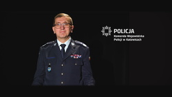 Policjant podczas przemowy