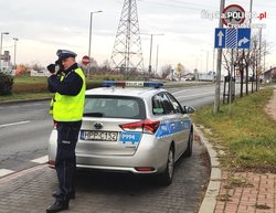 zdjęcie policjanta Ruchu Drogowego w trakcie służby