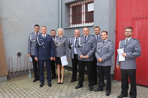 Zdjęcie grupowe mianowanych policjantów