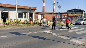 policjanci z dziećmi