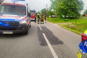Na zdjęciu samochody służb