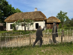 Uczestnicy na wycieczce krajoznawczej
