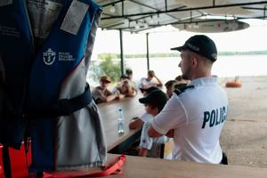 Na zdjęciu policyjny wodniak