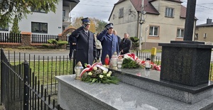 Na zdjęciu Komendant myszkowskiego garnizonu i Komendant PSP