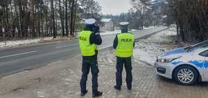 Policjanci podczas działań prędkość