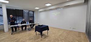 Na zdjęciu jest trzech komendantów