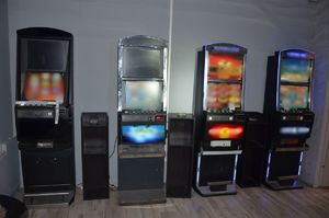 Na zdjęciu zabezpieczone automaty