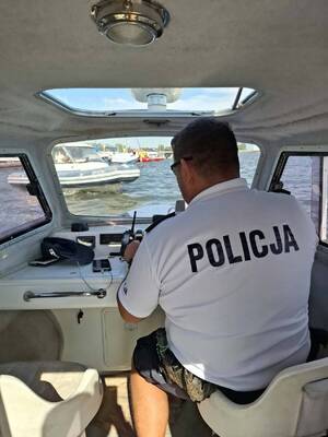 Na zdjęciu widać służby podczas ćwiczeń na Zalewie w Poraju