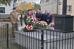 Zdjęcia ze składania kwiatów