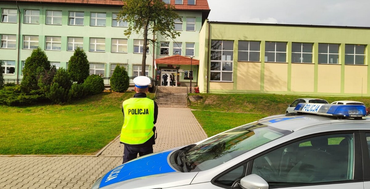 Zwiększone patrole policji w rejonach szkół w powiecie myszkowskim