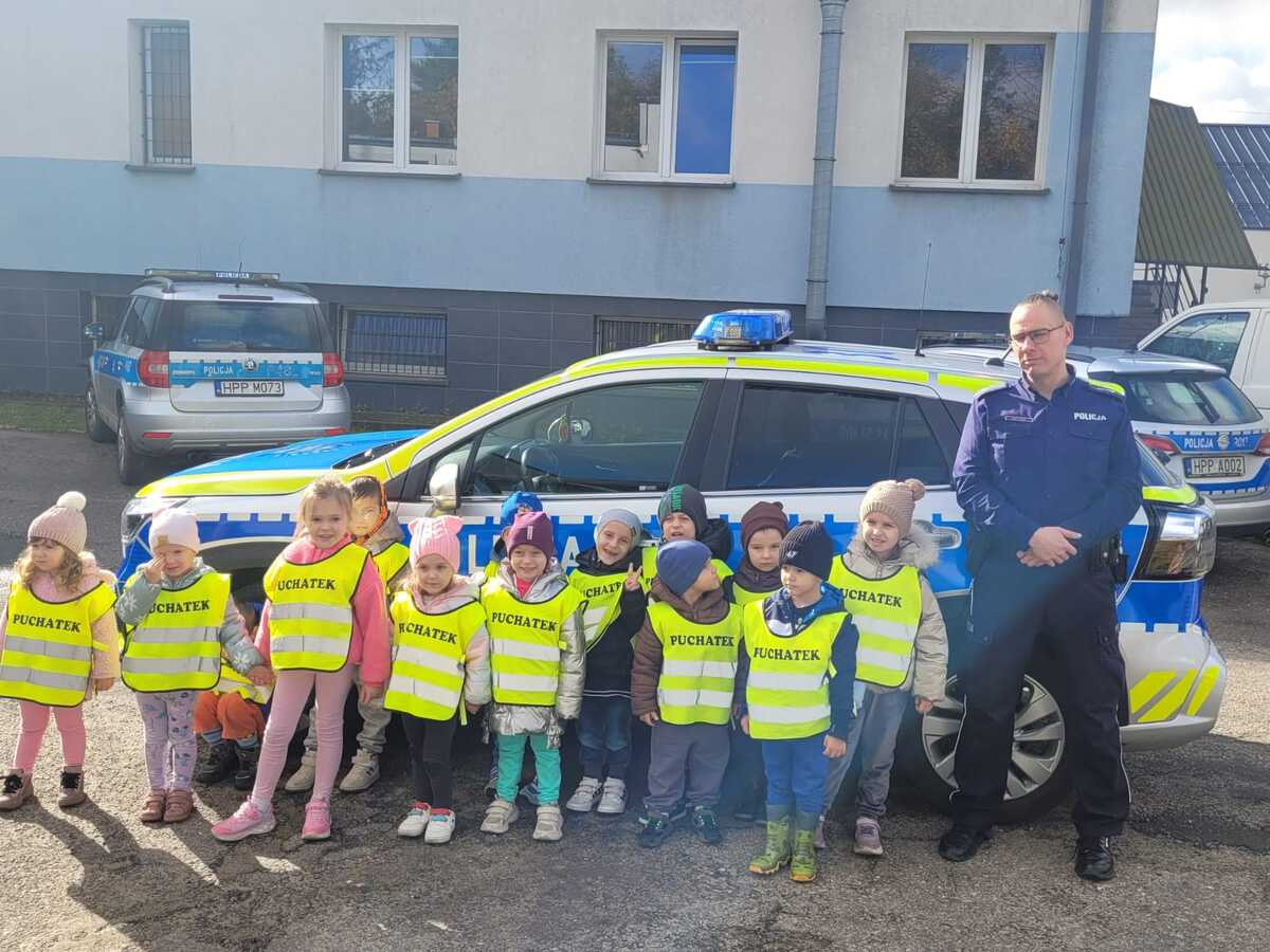 Wizyta przedszkolaków w komendzie policji w Myszkowie